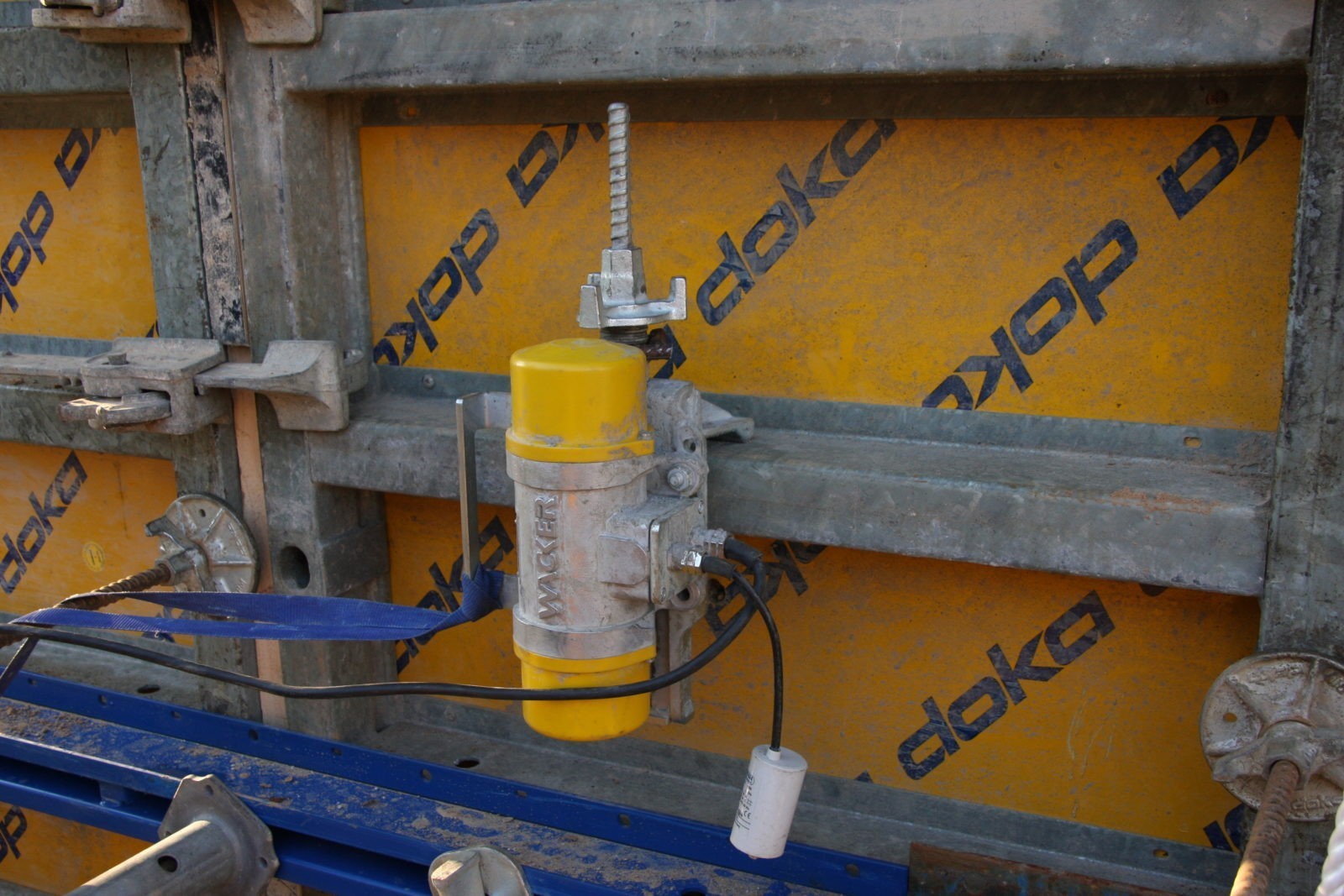Practical Tips for Using Concrete Vibrators in the Field - 5499